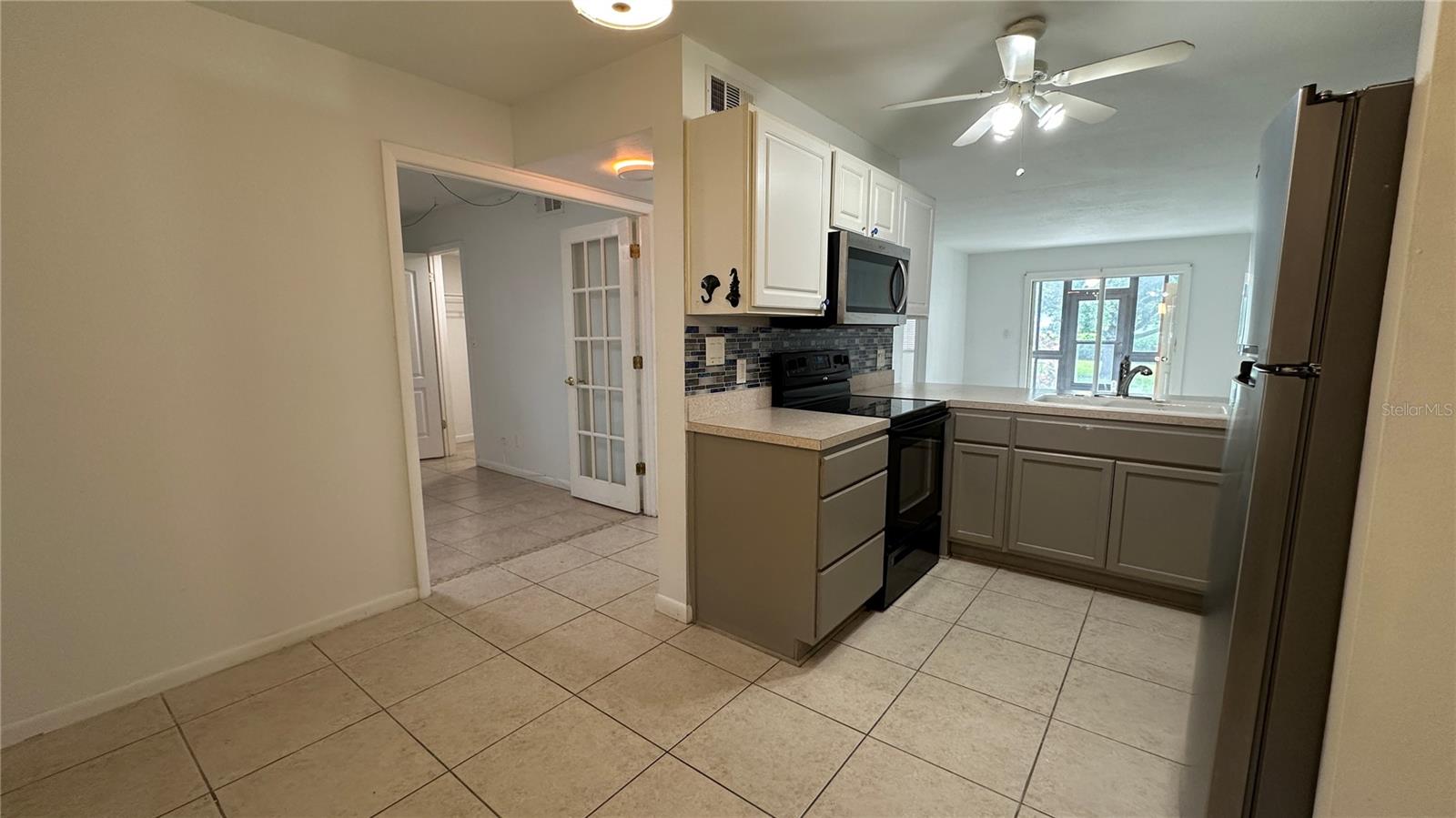 Listing photo id 13 for 11201 122nd Avenue 103