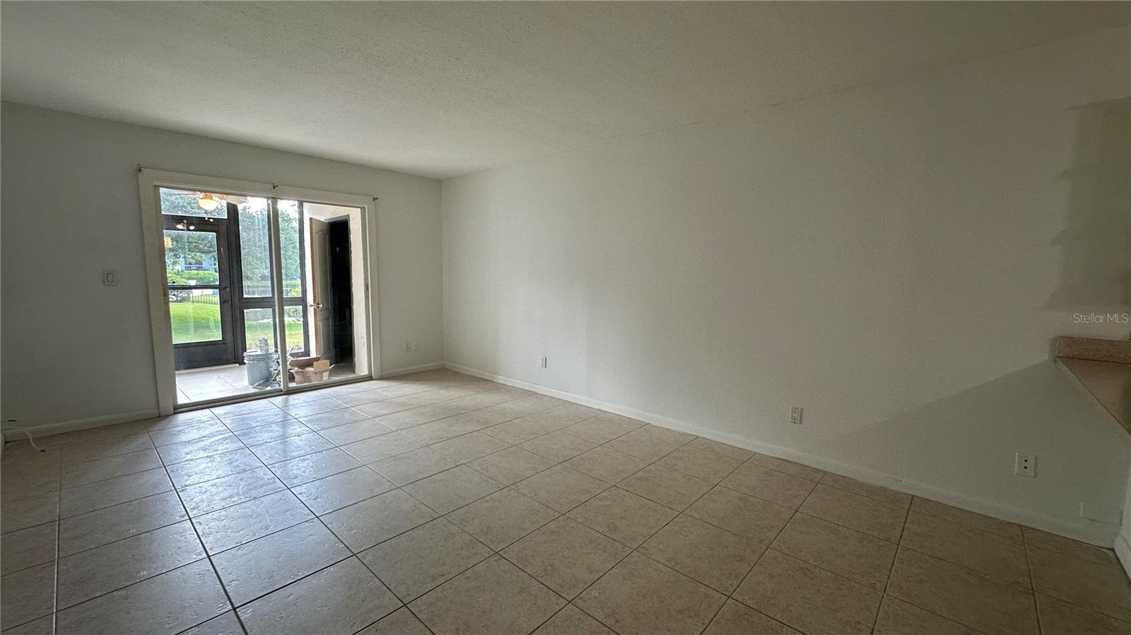 Listing photo id 15 for 11201 122nd Avenue 103