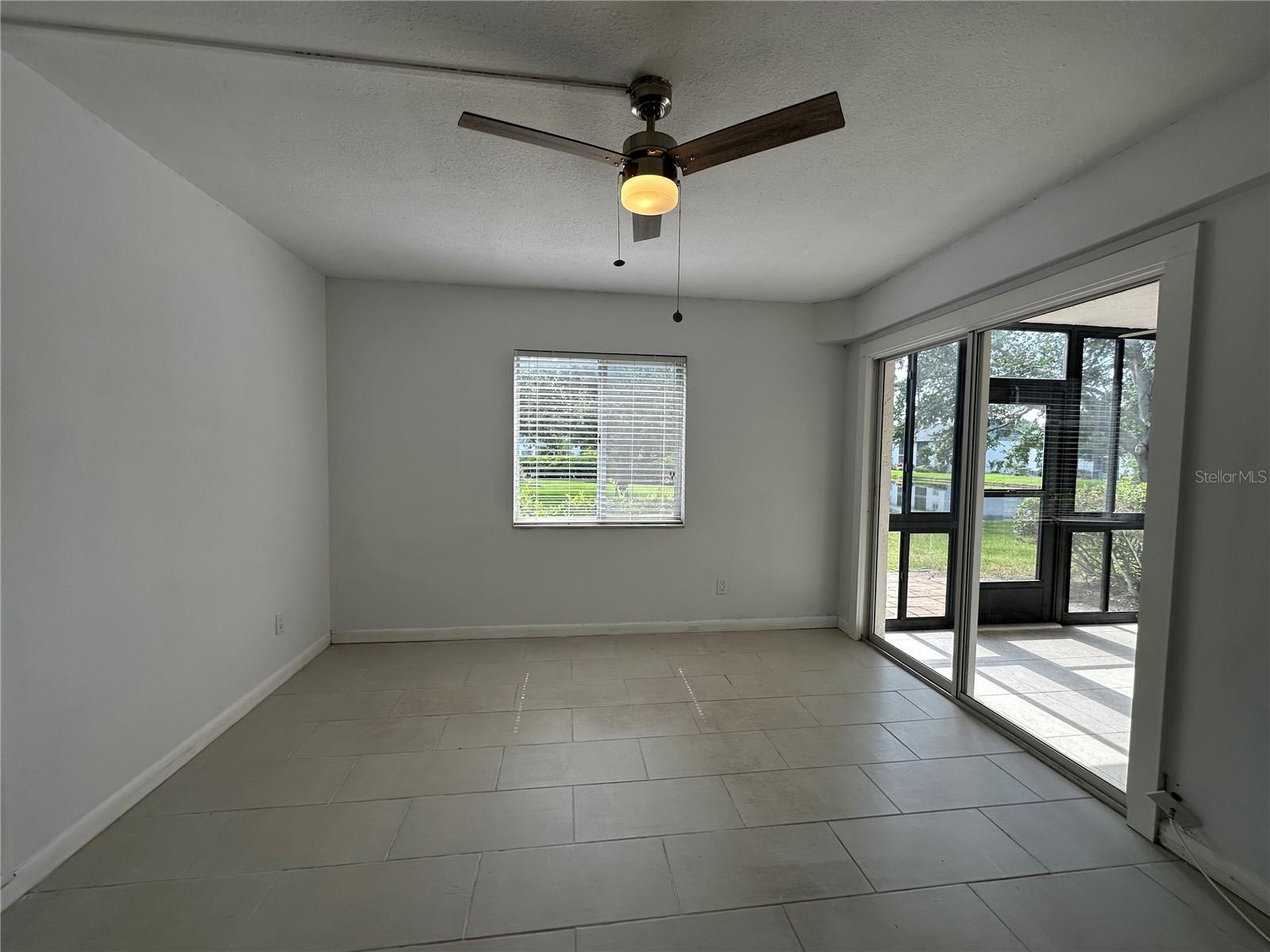 Listing photo id 18 for 11201 122nd Avenue 103