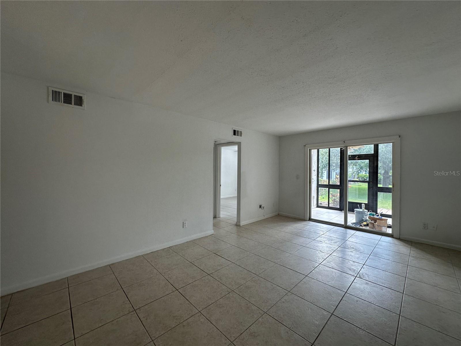 Listing photo id 20 for 11201 122nd Avenue 103