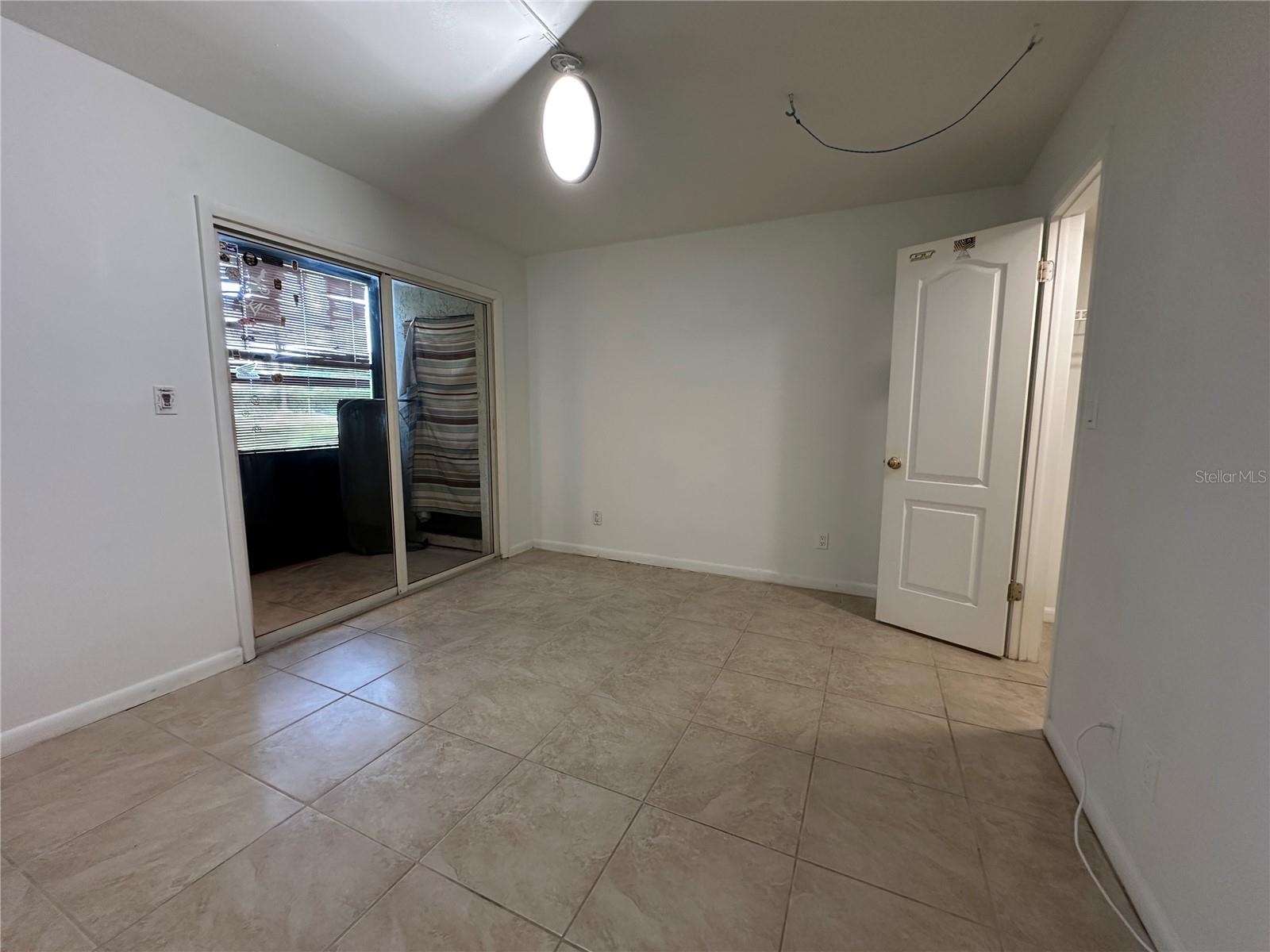 Listing photo id 35 for 11201 122nd Avenue 103