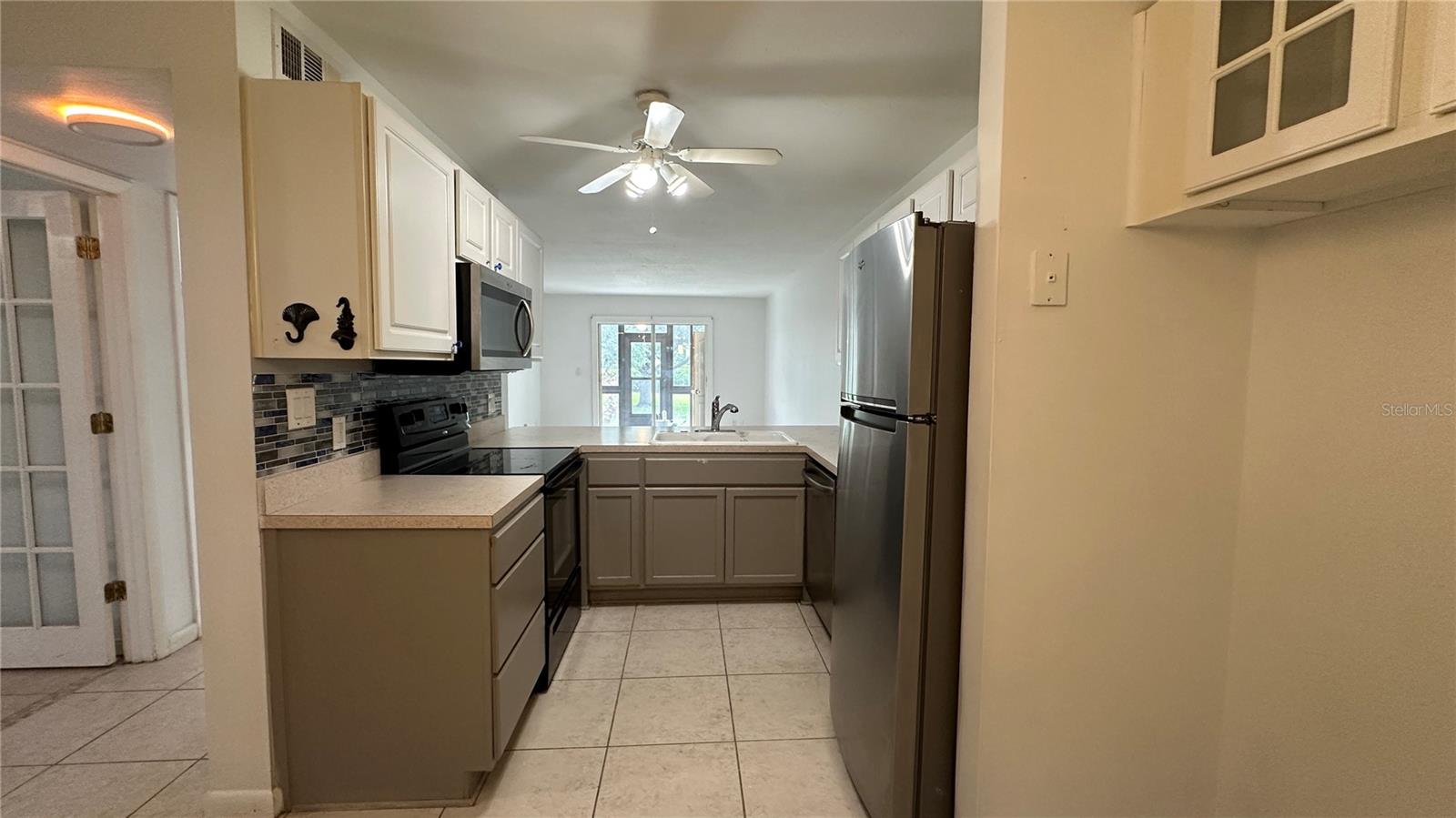 Listing photo id 6 for 11201 122nd Avenue 103