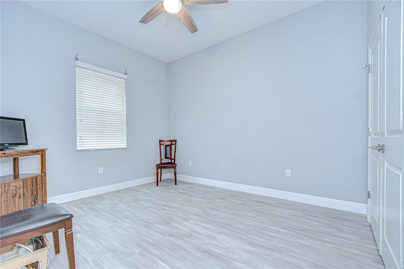 Image 19 of 25 For 5732 Stockport Street