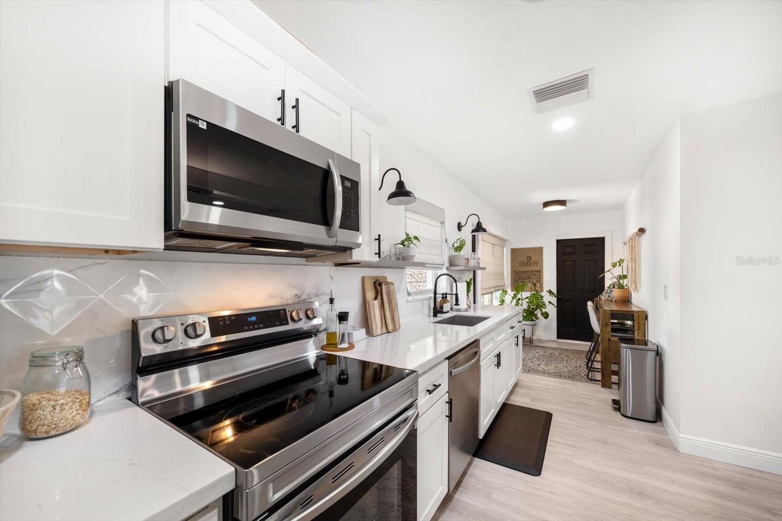 Image 16 of 43 For 14 Meteor Avenue