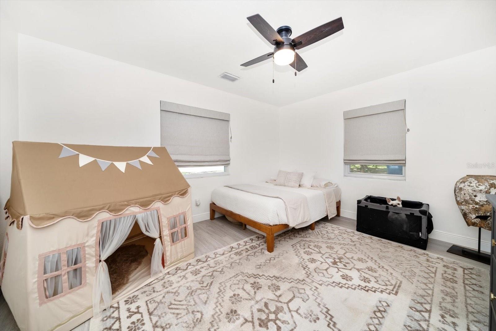 Image 32 of 43 For 14 Meteor Avenue