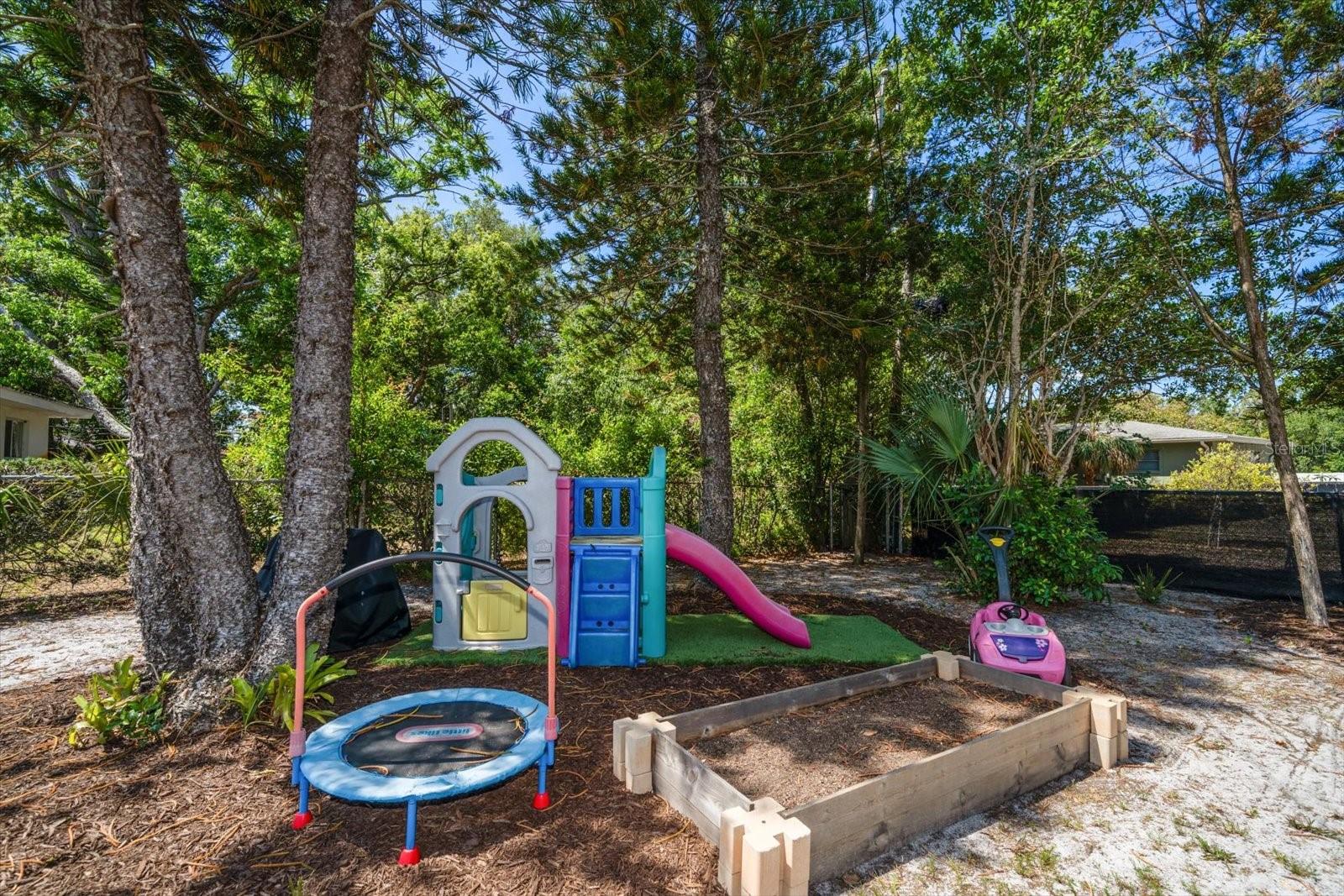 Image 39 of 43 For 14 Meteor Avenue