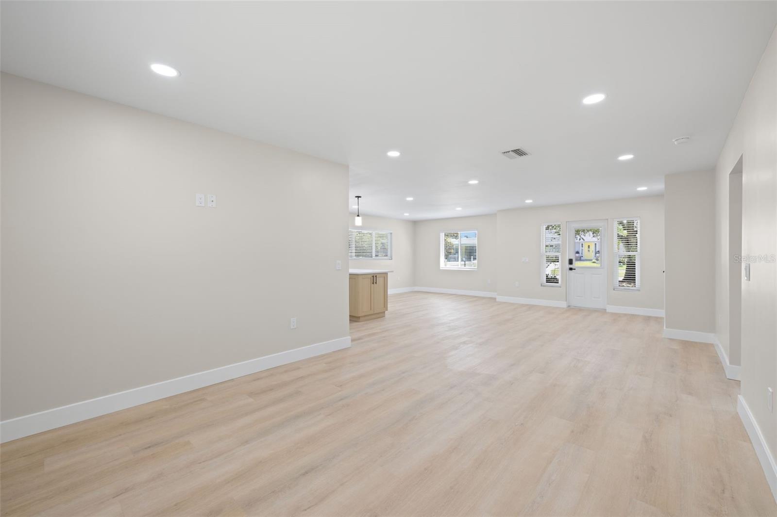 Image 8 of 28 For 1500 San Mateo Drive
