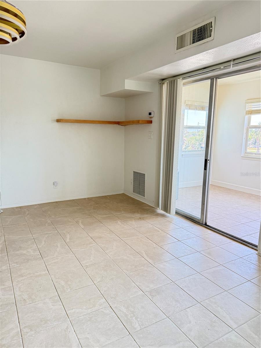 Listing photo id 8 for 11447 Park Boulevard 301