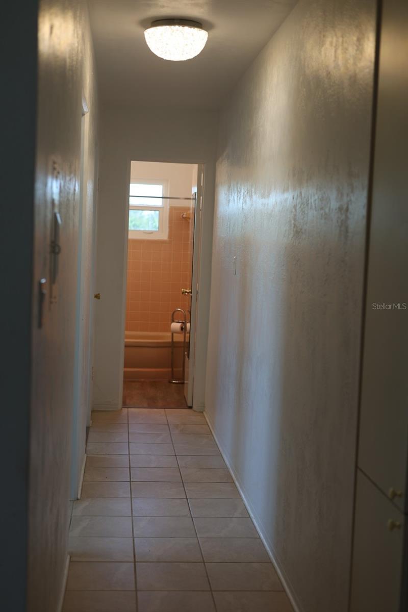 Listing photo id 10 for 11447 Park Boulevard 301