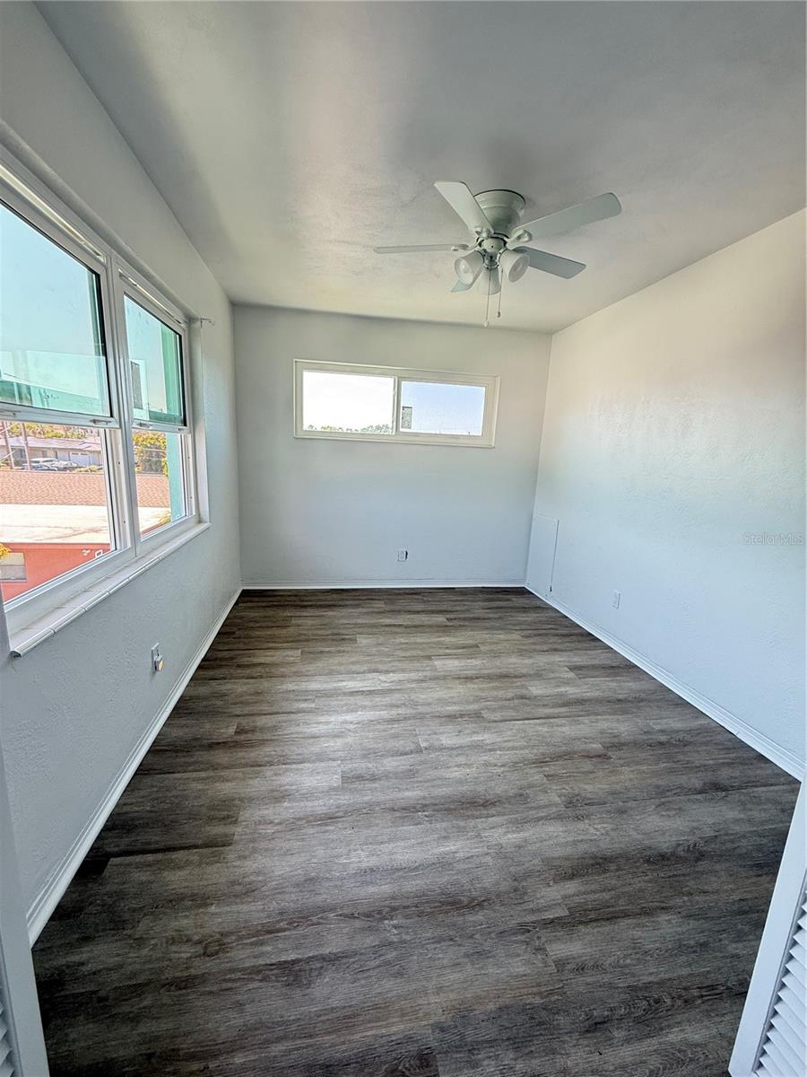 Listing photo id 12 for 11447 Park Boulevard 301