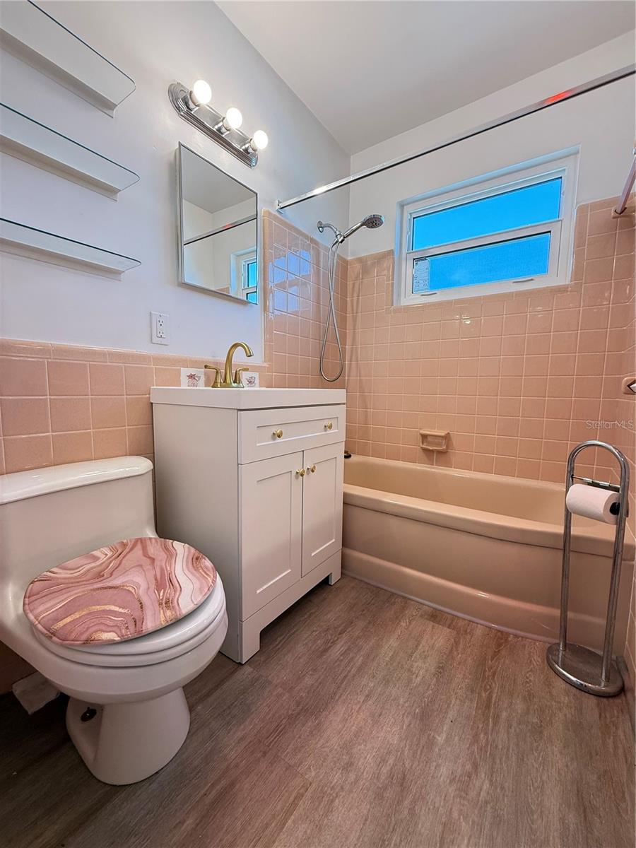 Listing photo id 15 for 11447 Park Boulevard 301