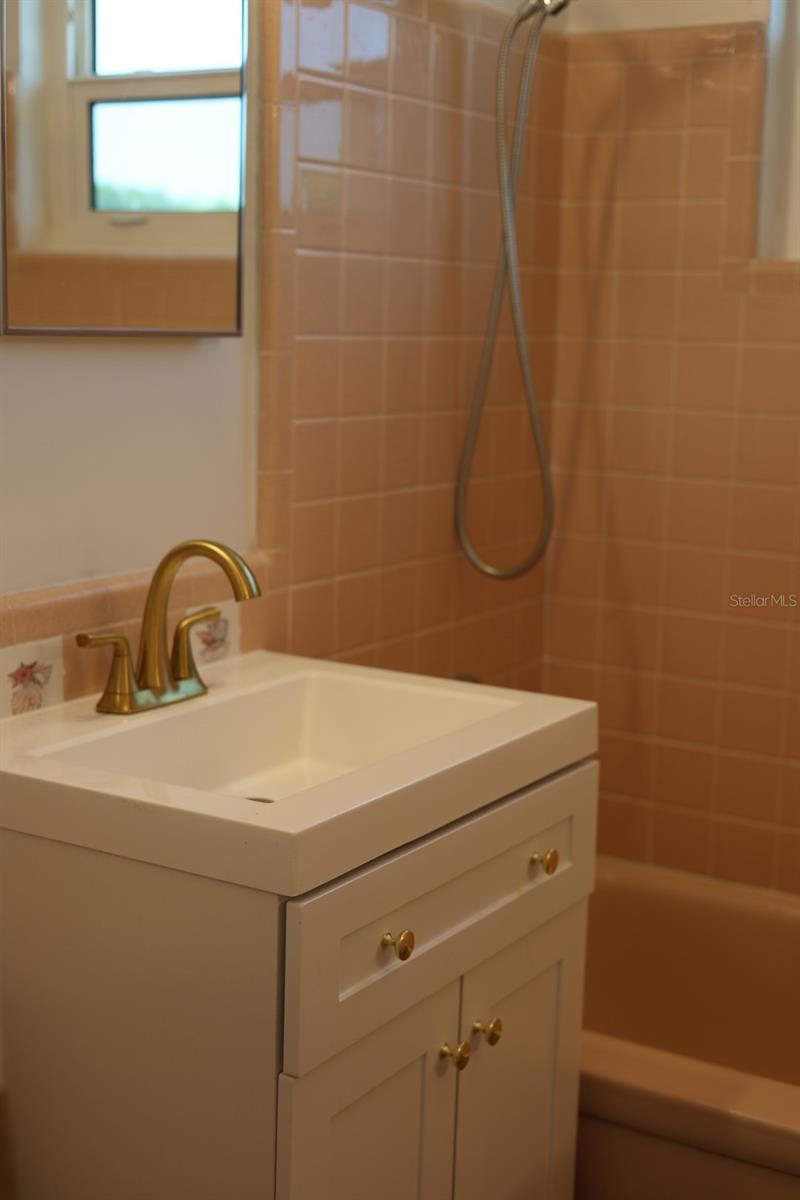 Listing photo id 16 for 11447 Park Boulevard 301