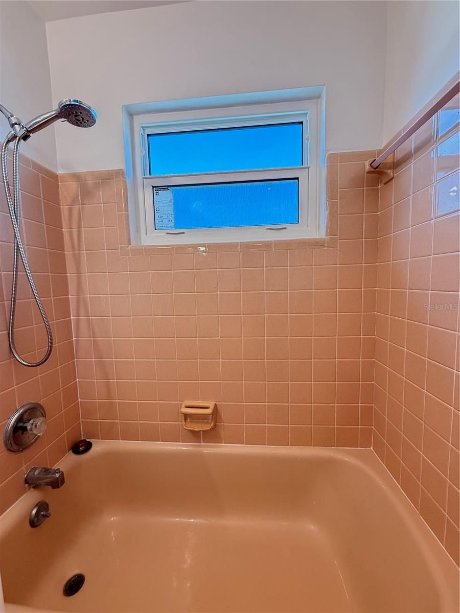 Listing photo id 17 for 11447 Park Boulevard 301