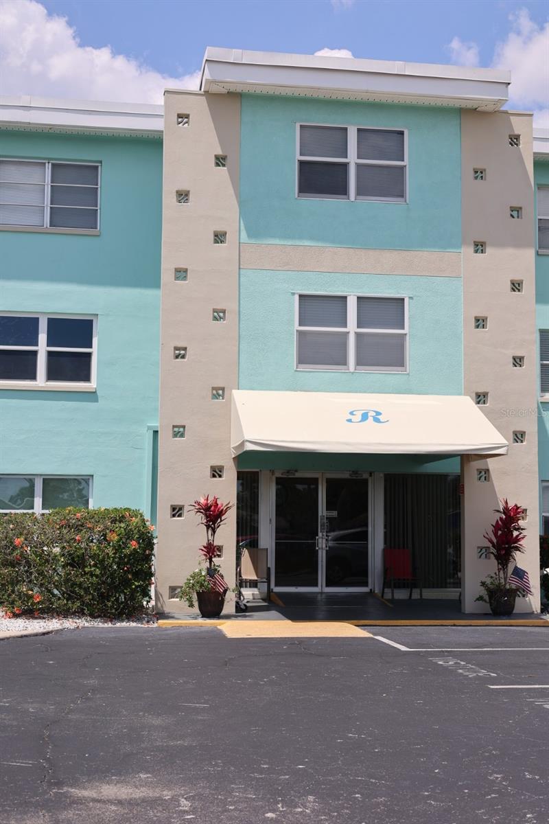 Listing photo id 0 for 11447 Park Boulevard 301