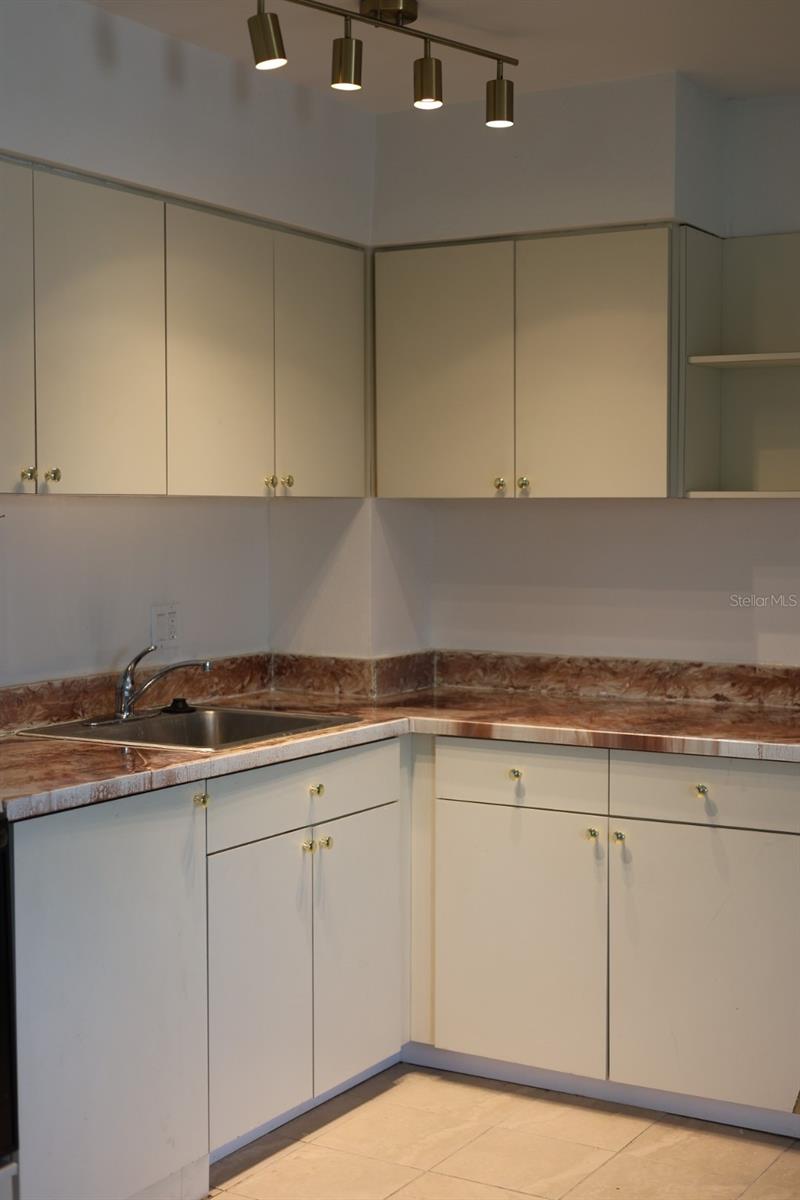 Listing photo id 2 for 11447 Park Boulevard 301