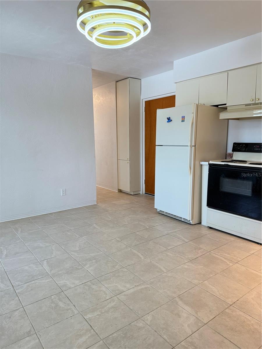 Listing photo id 3 for 11447 Park Boulevard 301