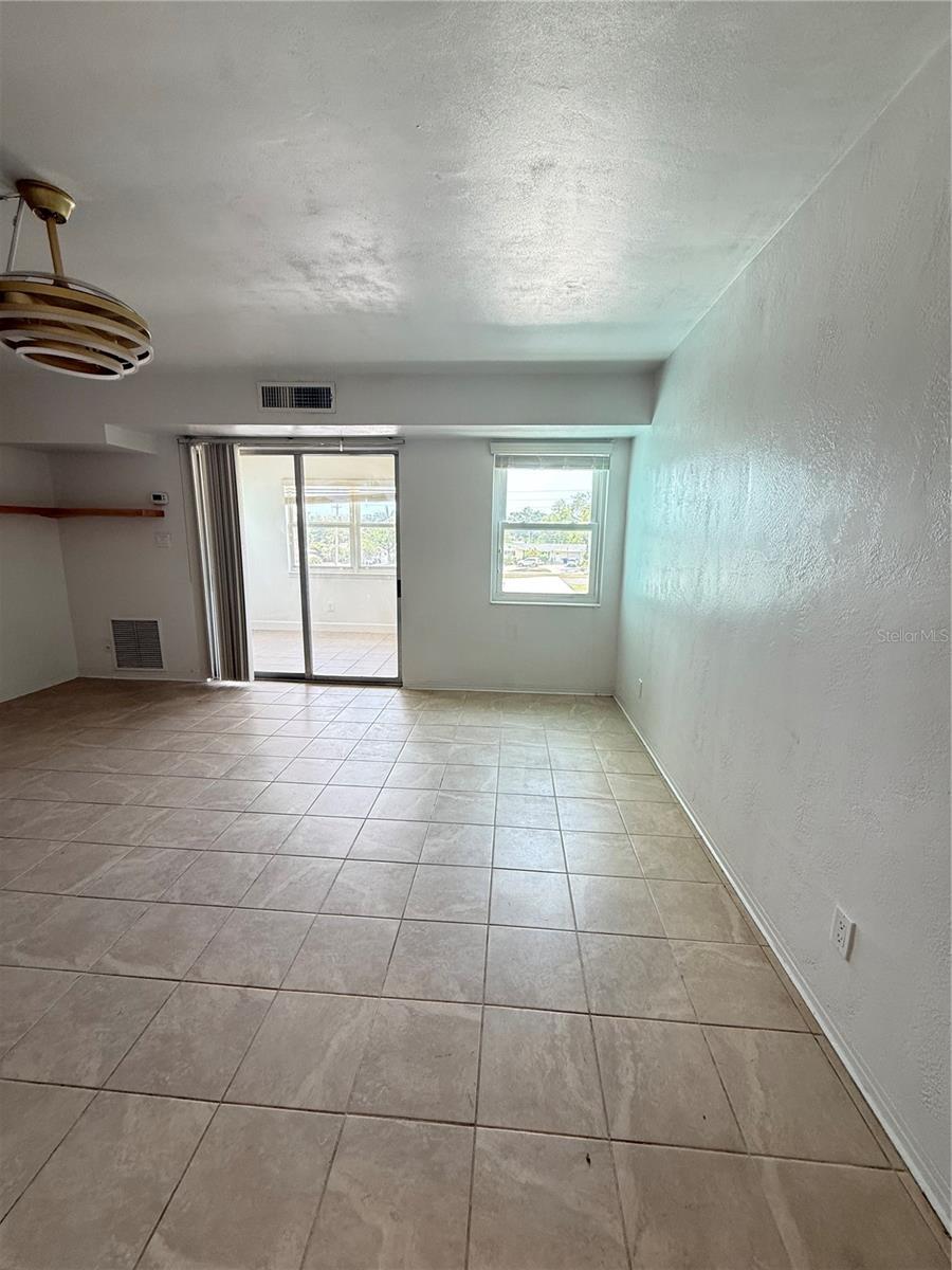 Listing photo id 6 for 11447 Park Boulevard 301