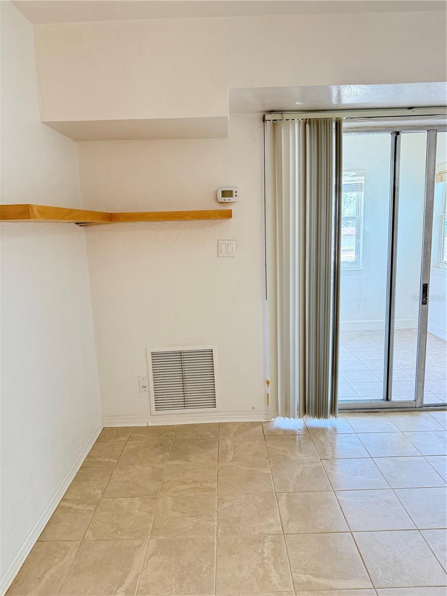 Listing photo id 7 for 11447 Park Boulevard 301