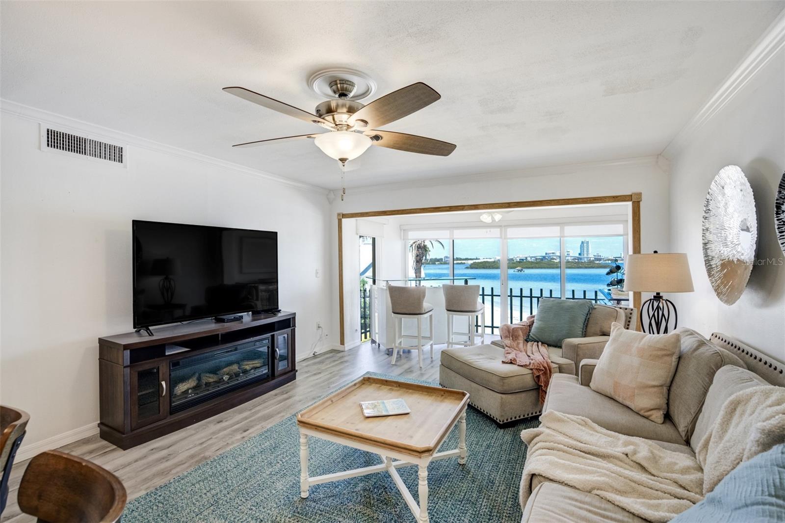 Image 3 of 17 For 865 Gulfview Boulevard 308