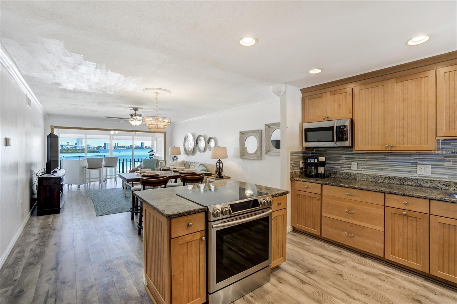Image 6 of 17 For 865 Gulfview Boulevard 308