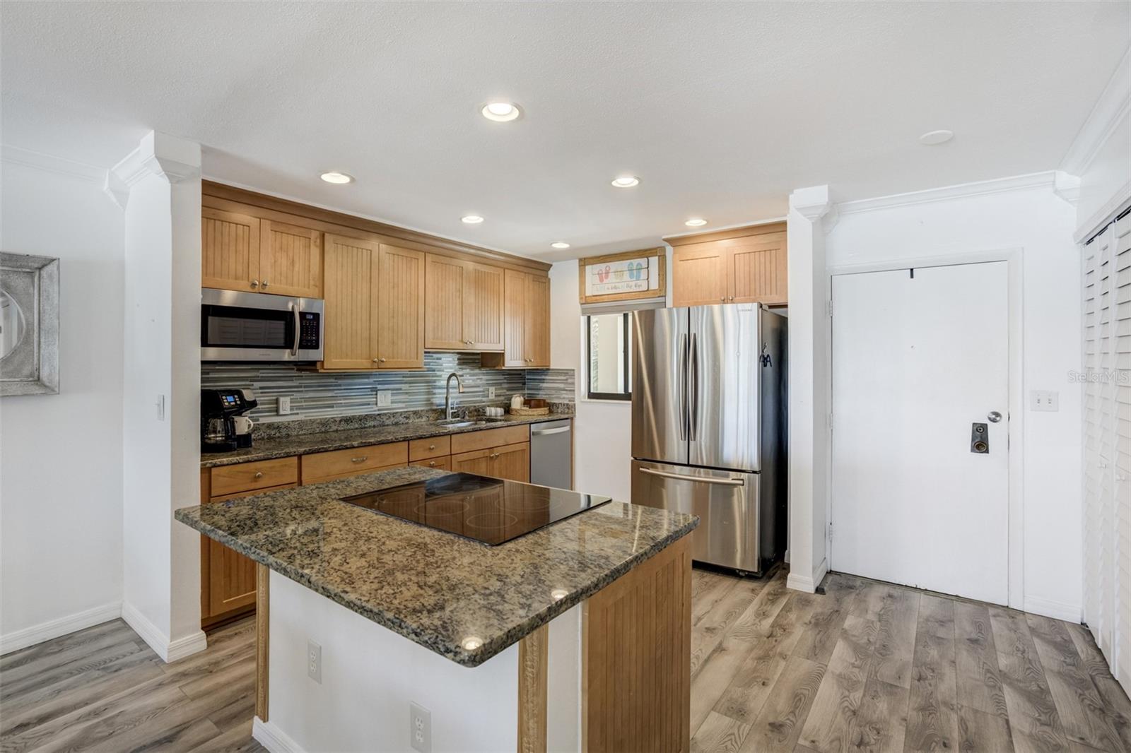 Image 8 of 17 For 865 Gulfview Boulevard 308