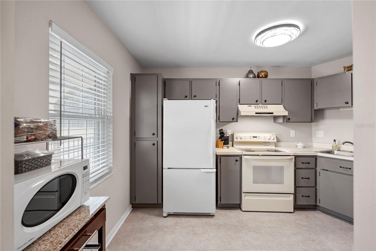 Image 4 of 47 For 8703 Bardmoor Boulevard 305
