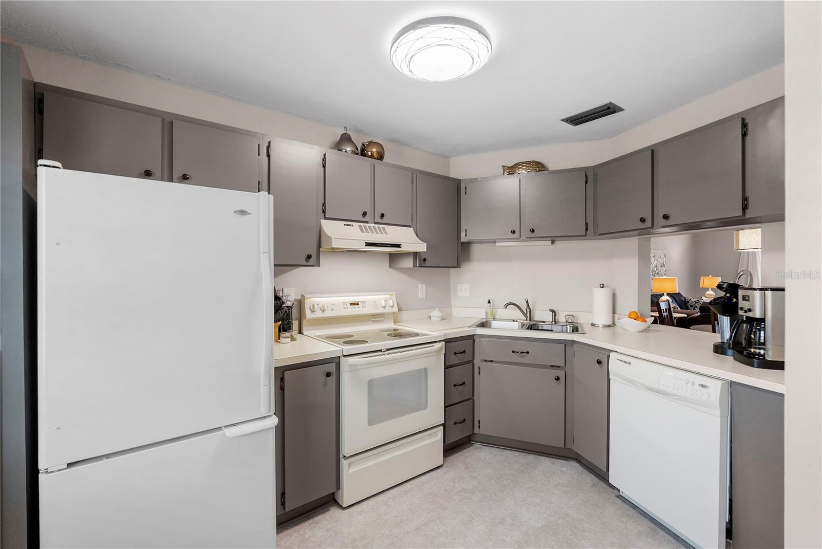 Image 5 of 47 For 8703 Bardmoor Boulevard 305
