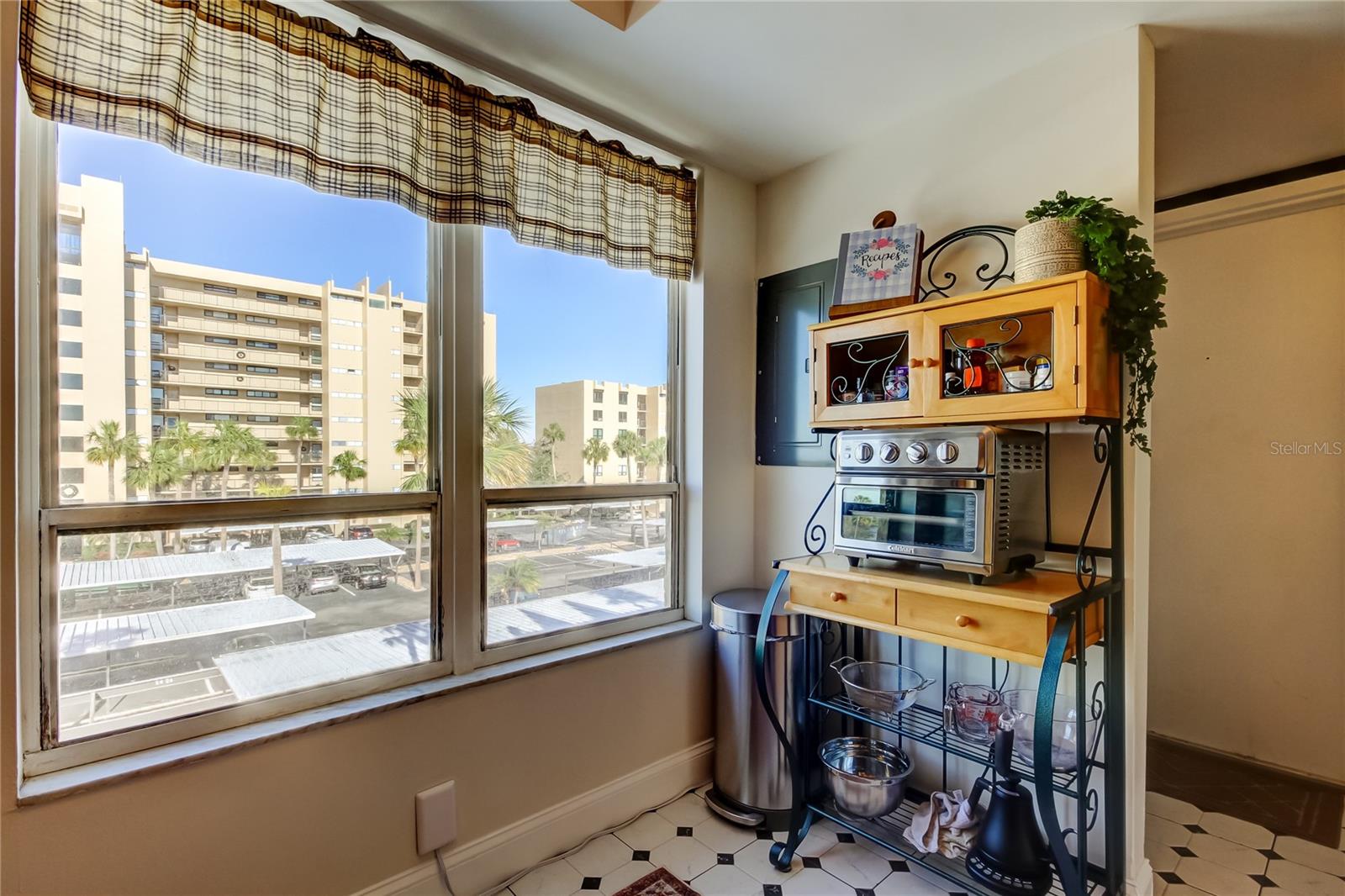 Image 10 of 62 For 2614 Cove Cay Drive 409