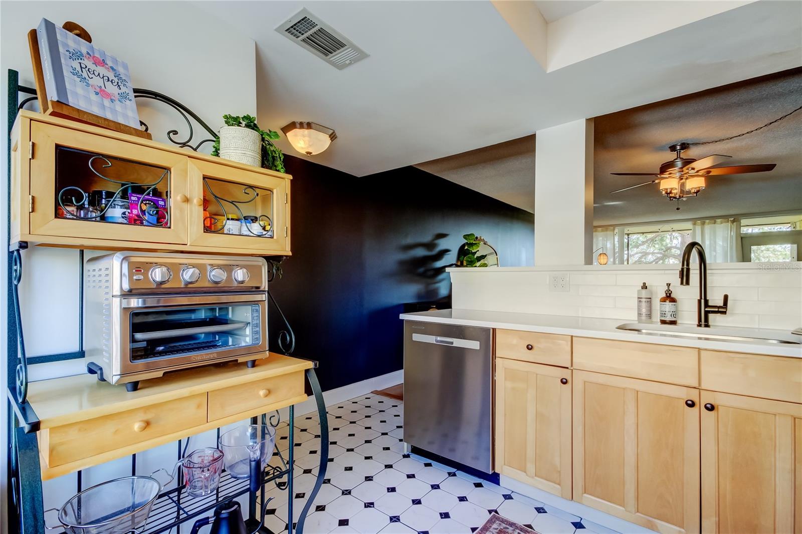 Image 11 of 62 For 2614 Cove Cay Drive 409