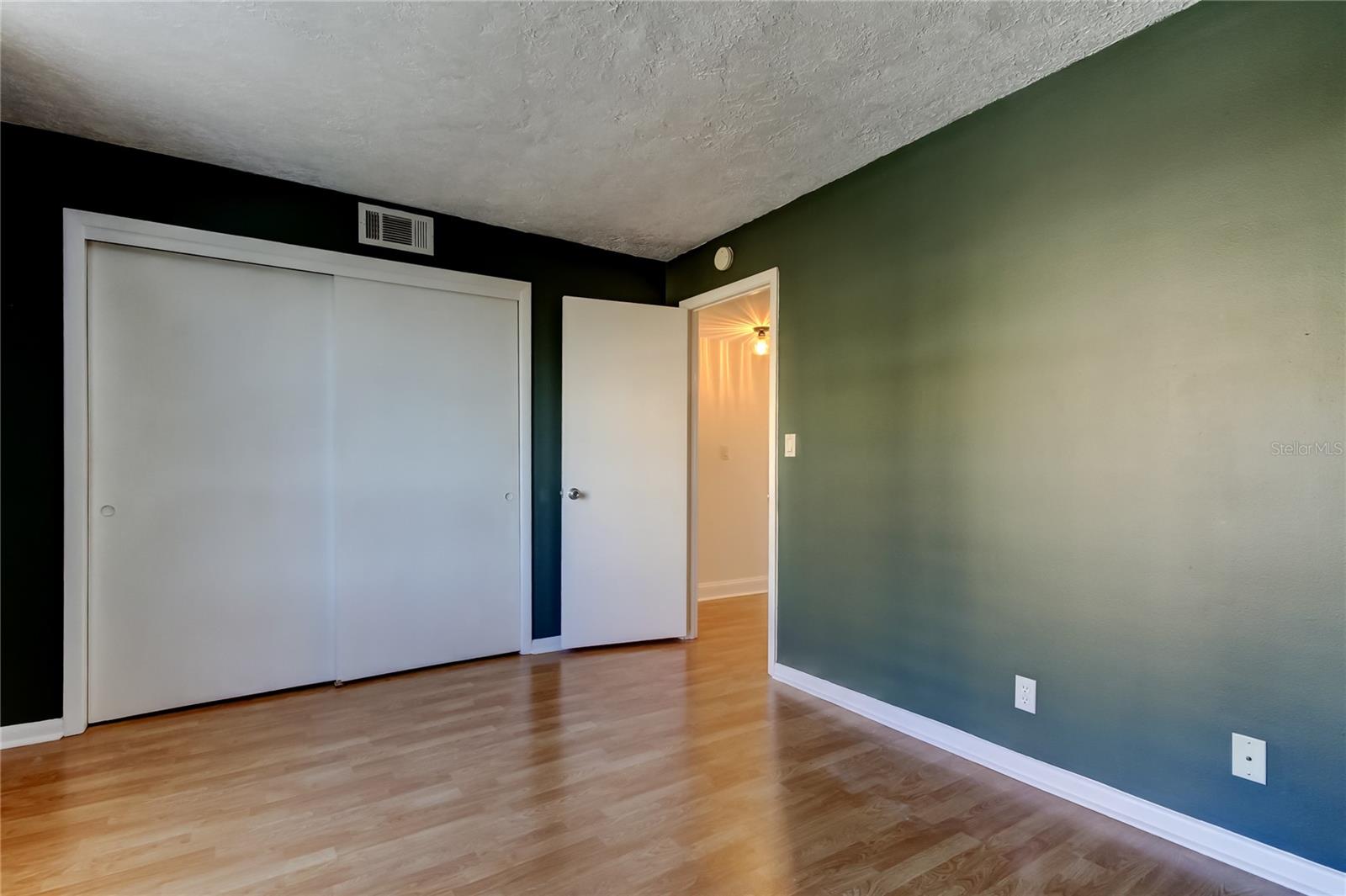 Image 33 of 62 For 2614 Cove Cay Drive 409
