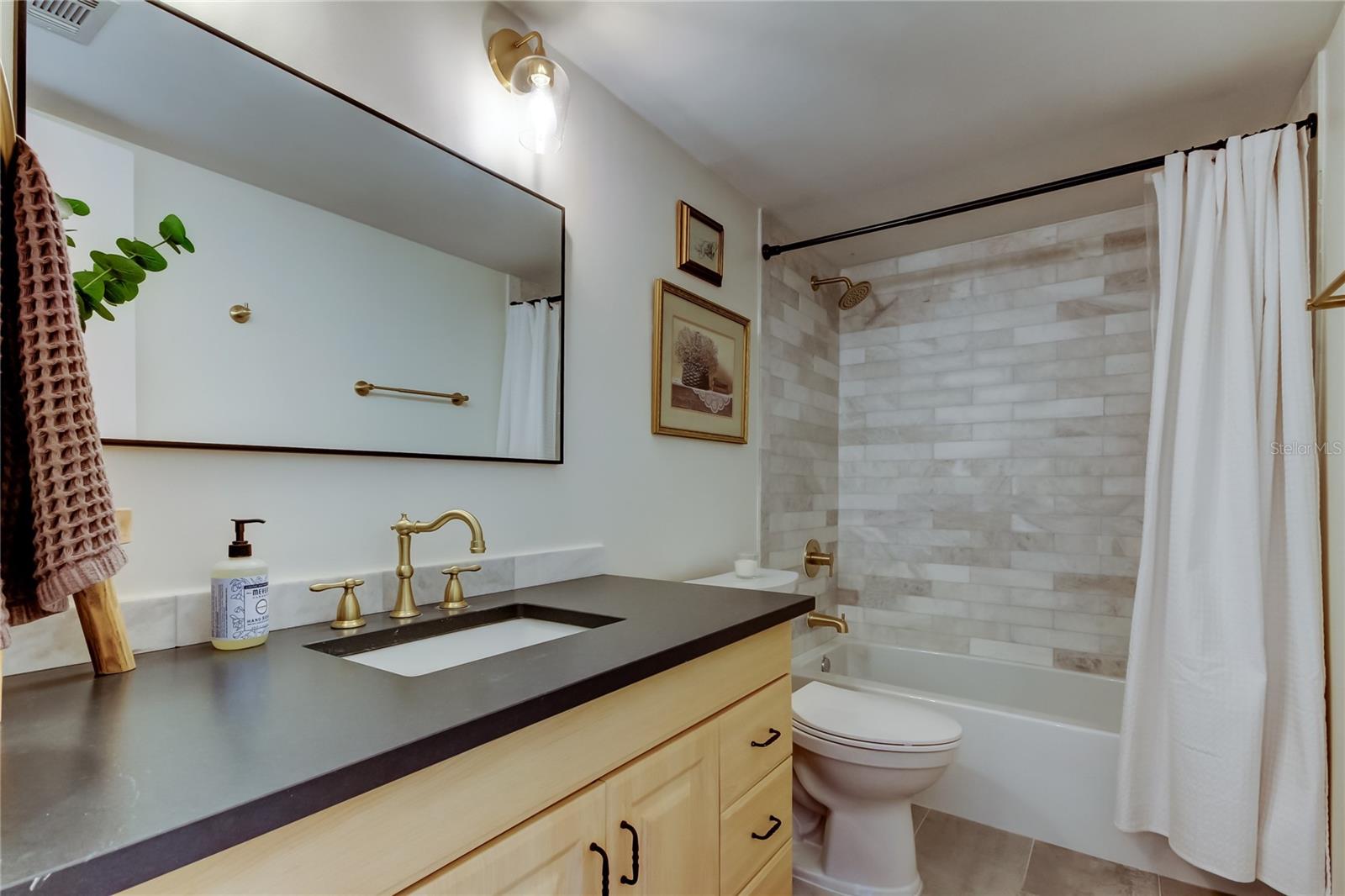 Image 34 of 62 For 2614 Cove Cay Drive 409