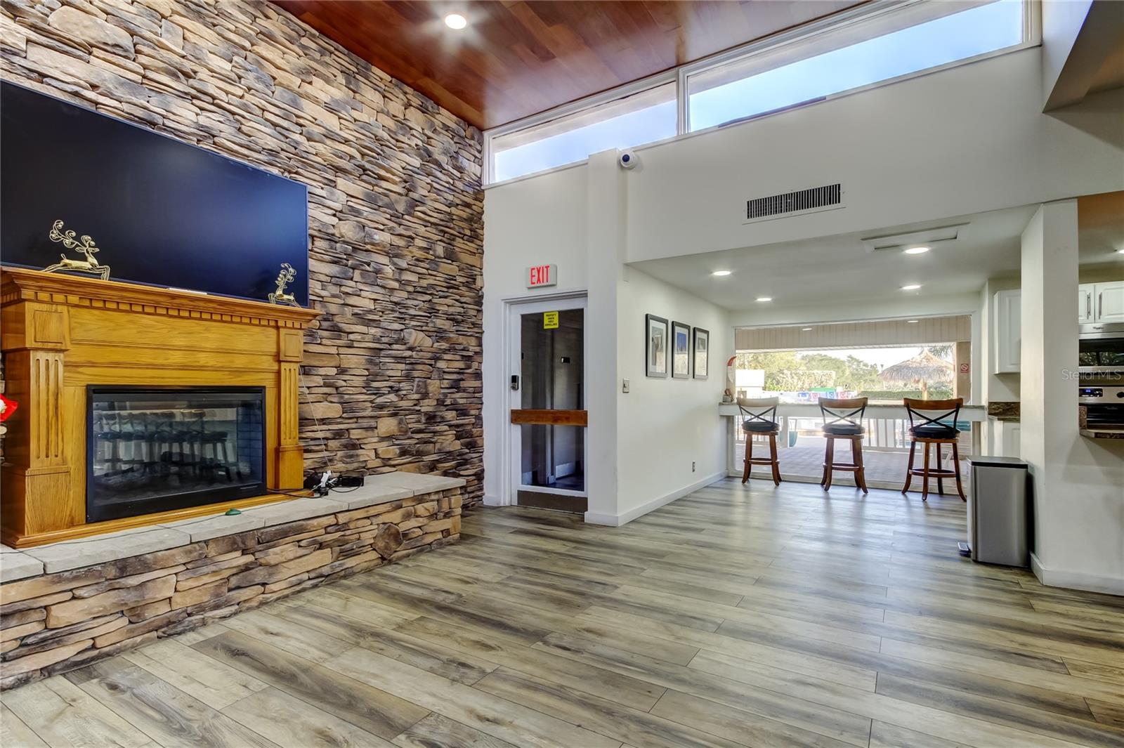 Image 43 of 62 For 2614 Cove Cay Drive 409
