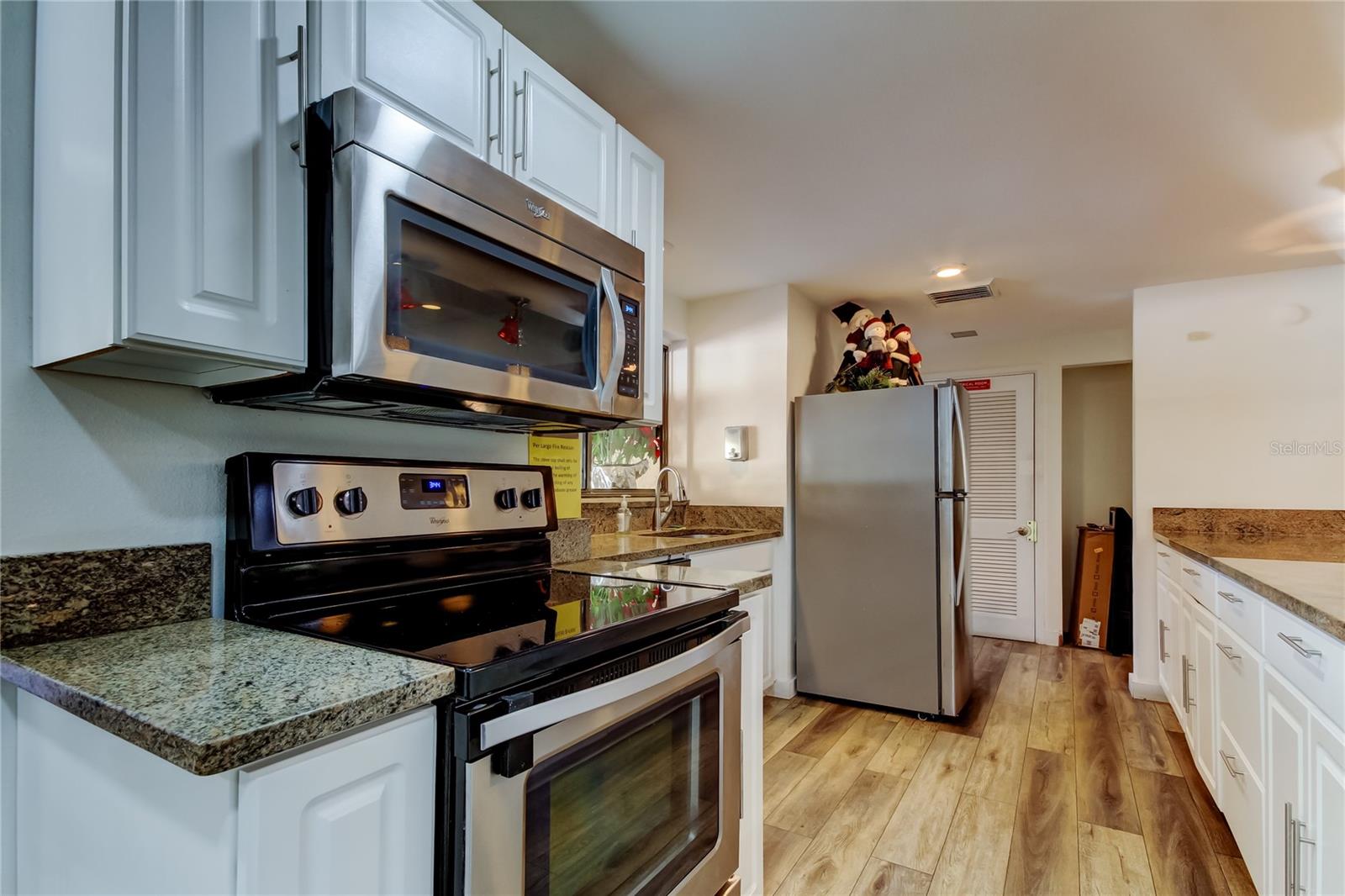 Image 46 of 62 For 2614 Cove Cay Drive 409
