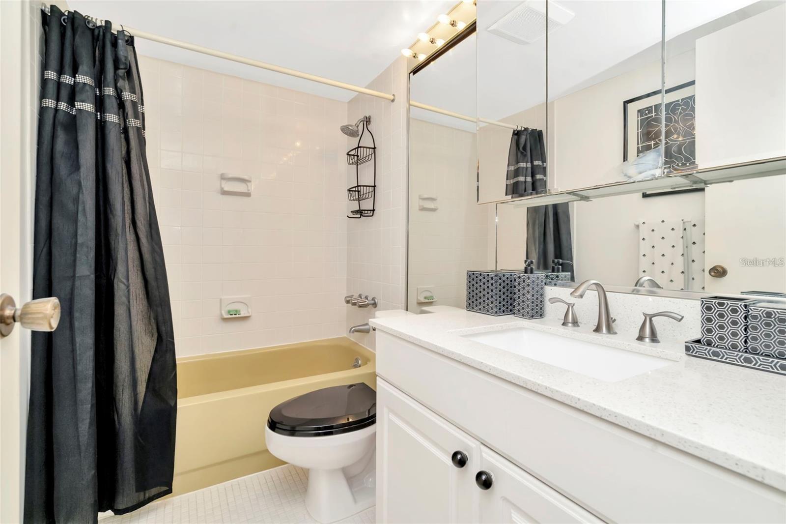 Image 14 of 35 For 15462 Gulf Boulevard 508