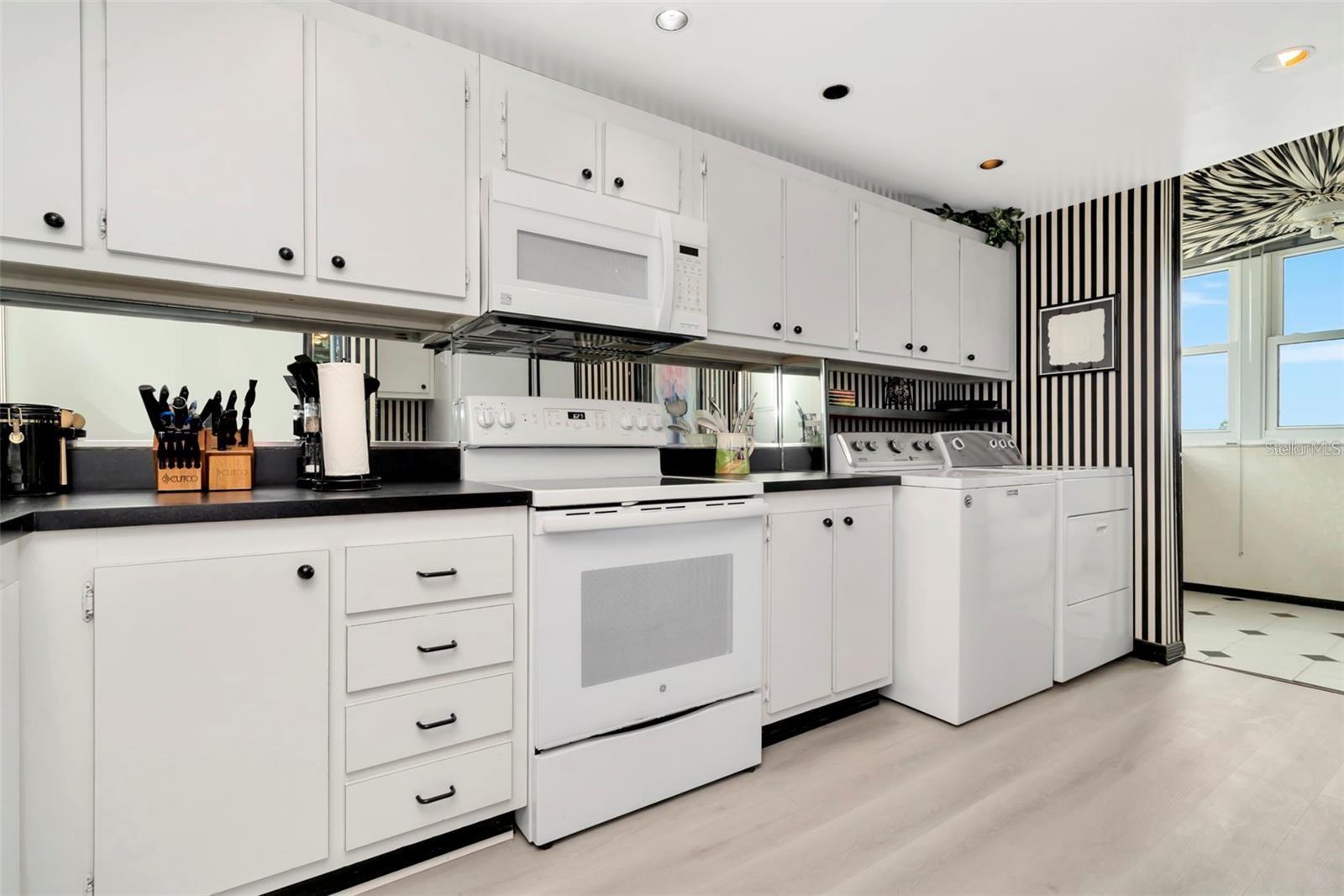 Image 2 of 35 For 15462 Gulf Boulevard 508