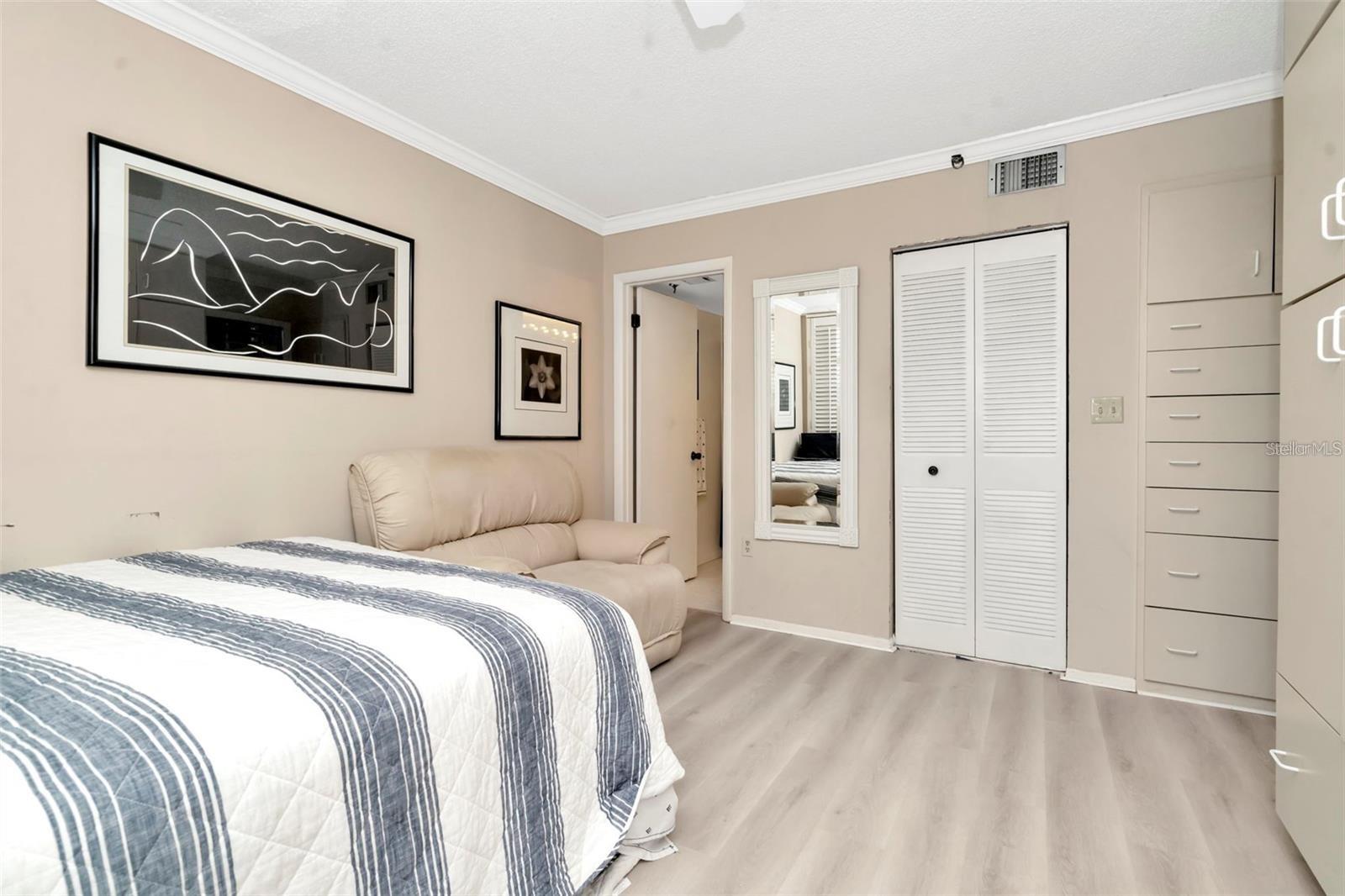 Image 27 of 35 For 15462 Gulf Boulevard 508