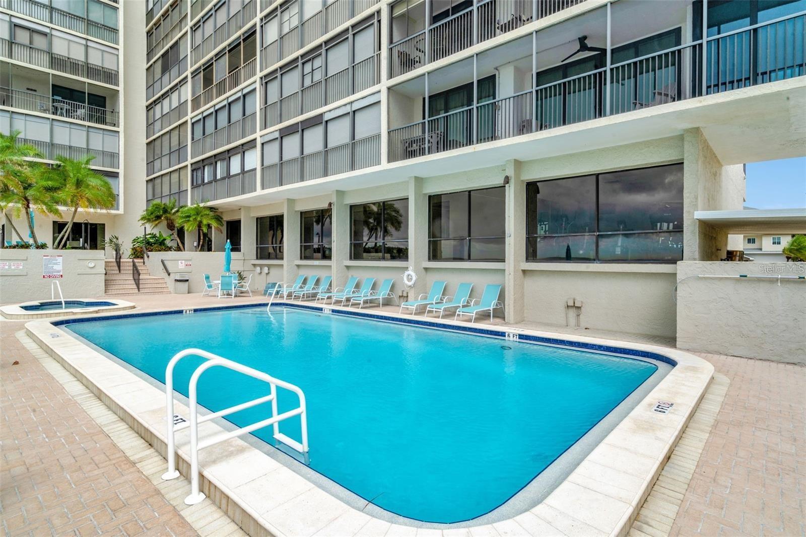 Image 33 of 35 For 15462 Gulf Boulevard 508
