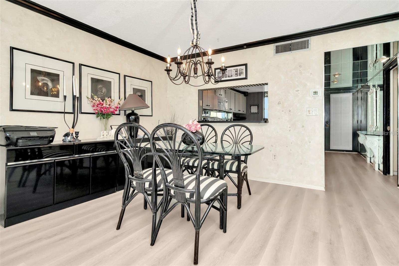 Image 9 of 35 For 15462 Gulf Boulevard 508
