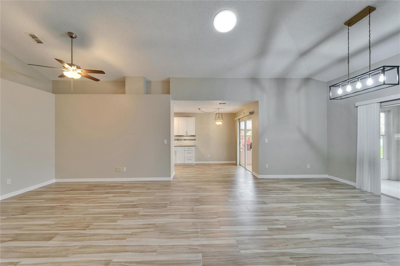 Image 19 of 42 For 2222 Mayfield Palms Lane 322