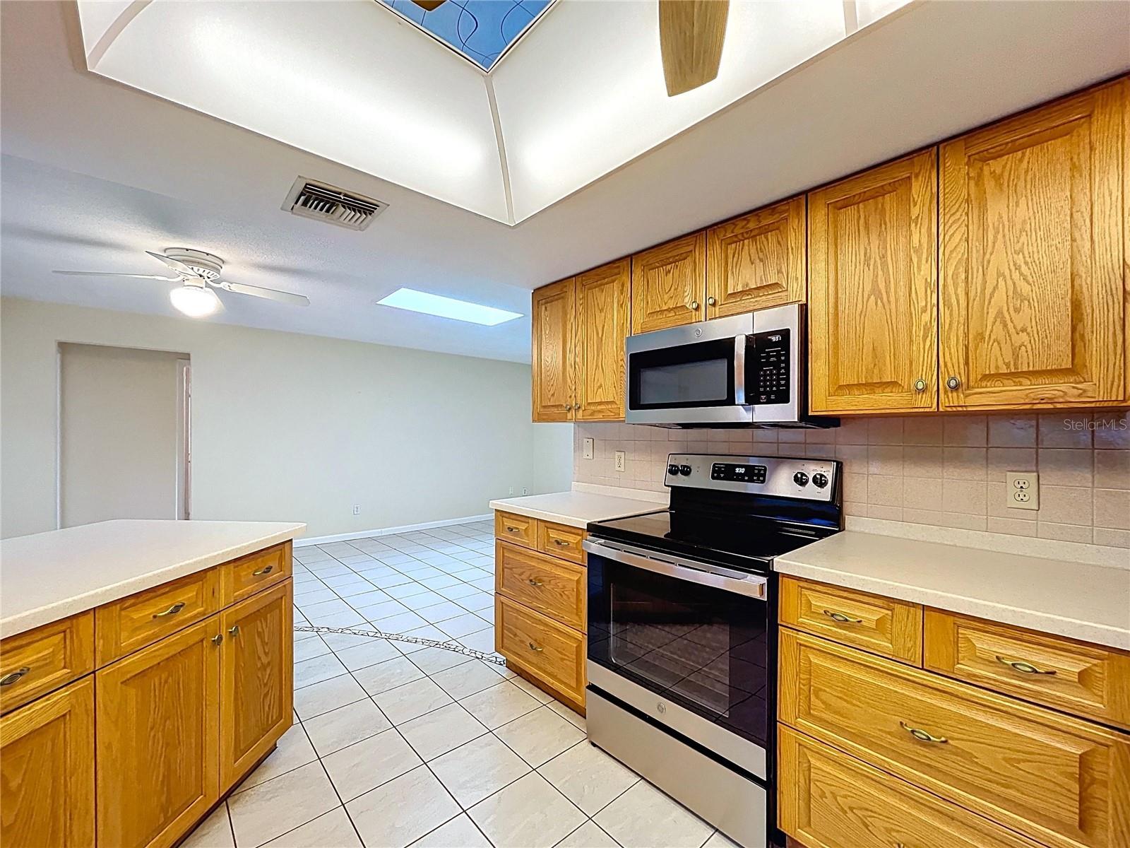Image 21 of 75 For 232 Pinecrest Drive