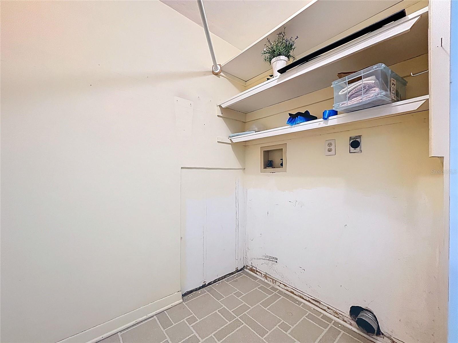 Image 7 of 75 For 232 Pinecrest Drive