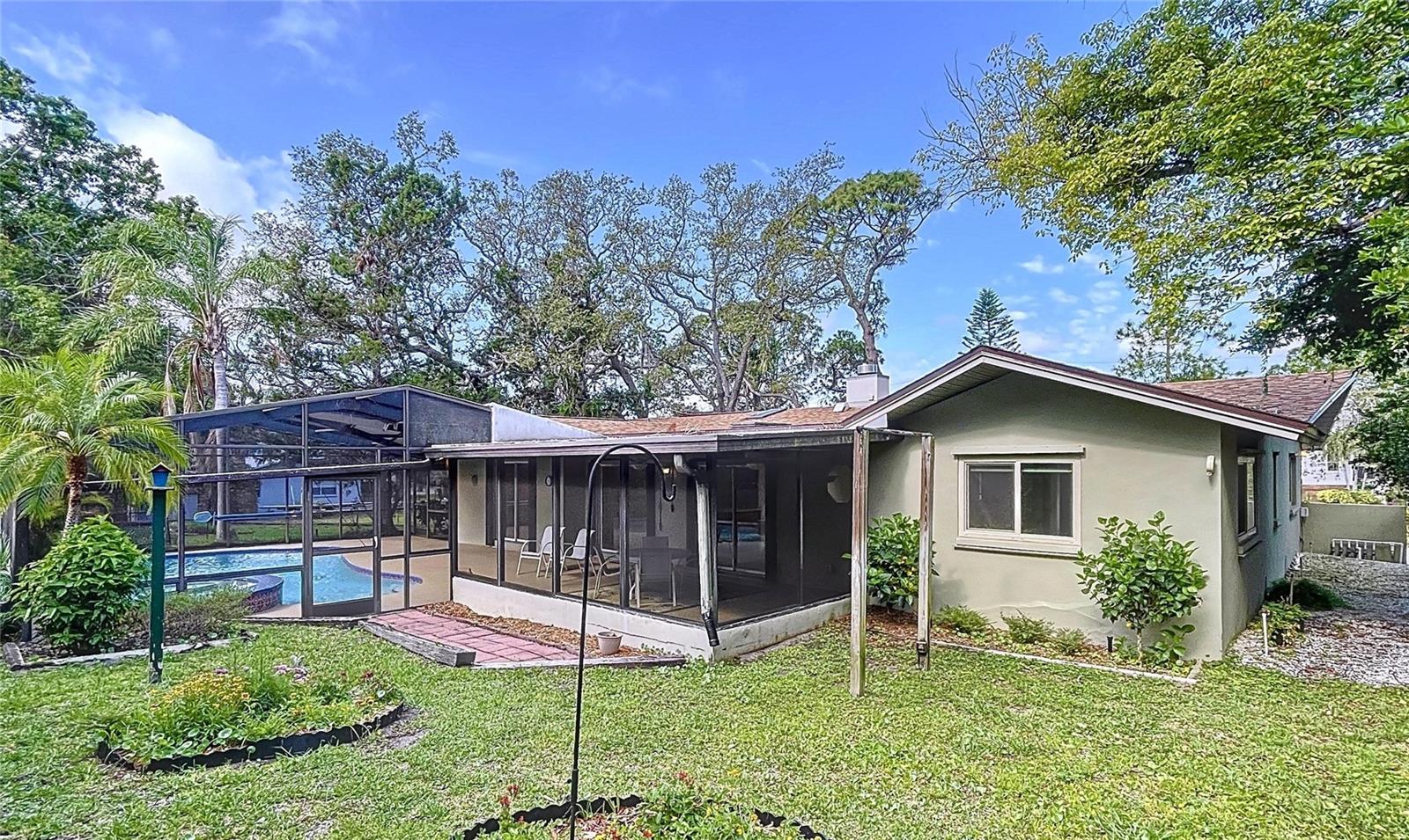 Image 72 of 75 For 232 Pinecrest Drive