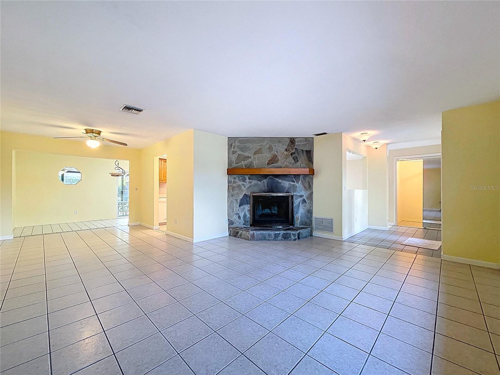 Image 9 of 75 For 232 Pinecrest Drive