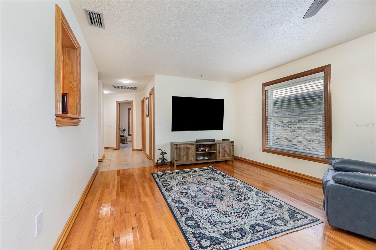 Image 5 of 21 For 492 Caribbean Drive