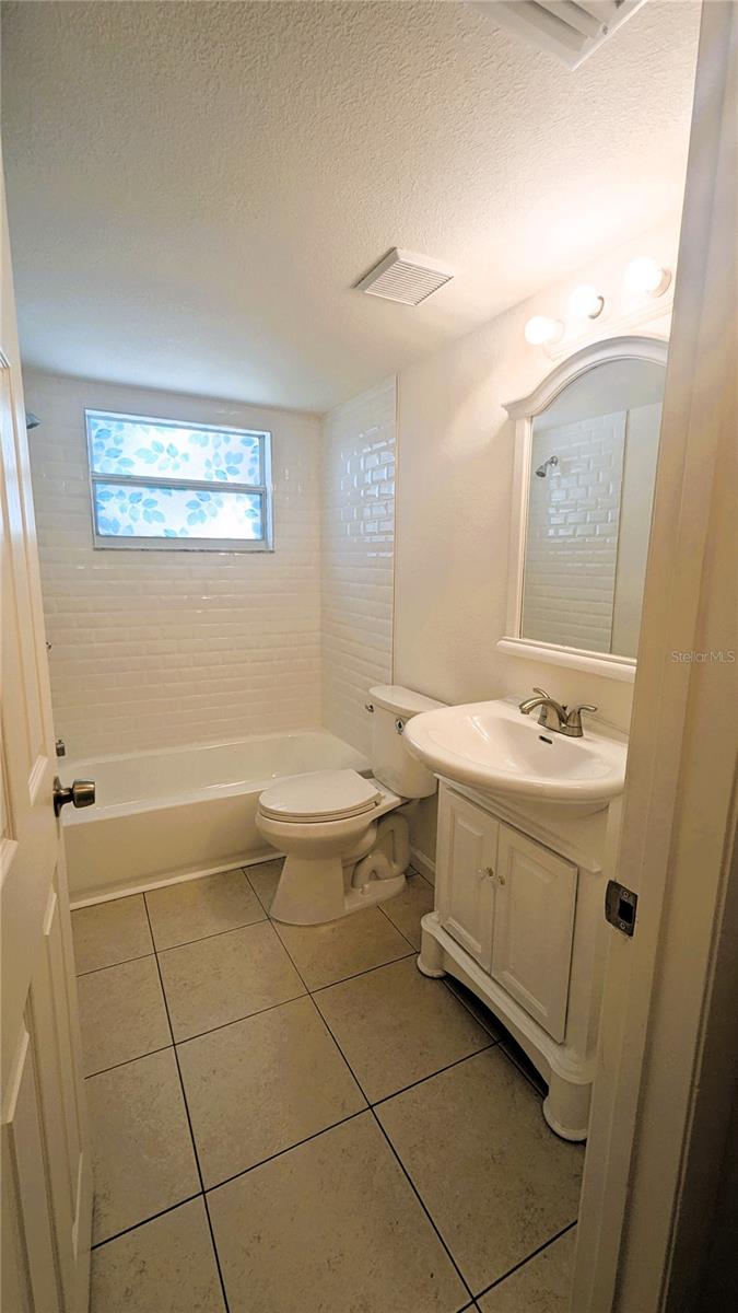 Listing photo id 9 for 5122 Dove Drive