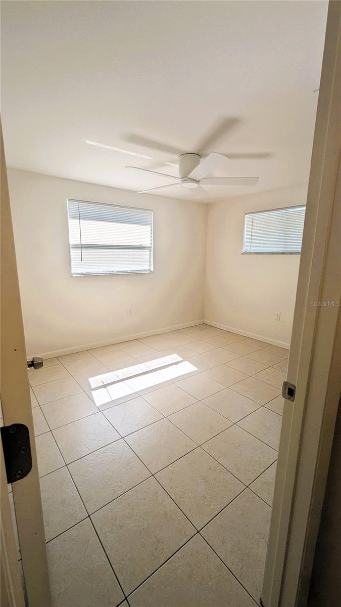 Listing photo id 11 for 5122 Dove Drive