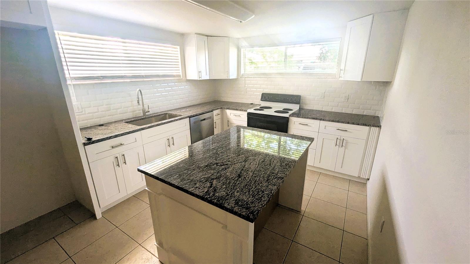 Listing photo id 2 for 5122 Dove Drive