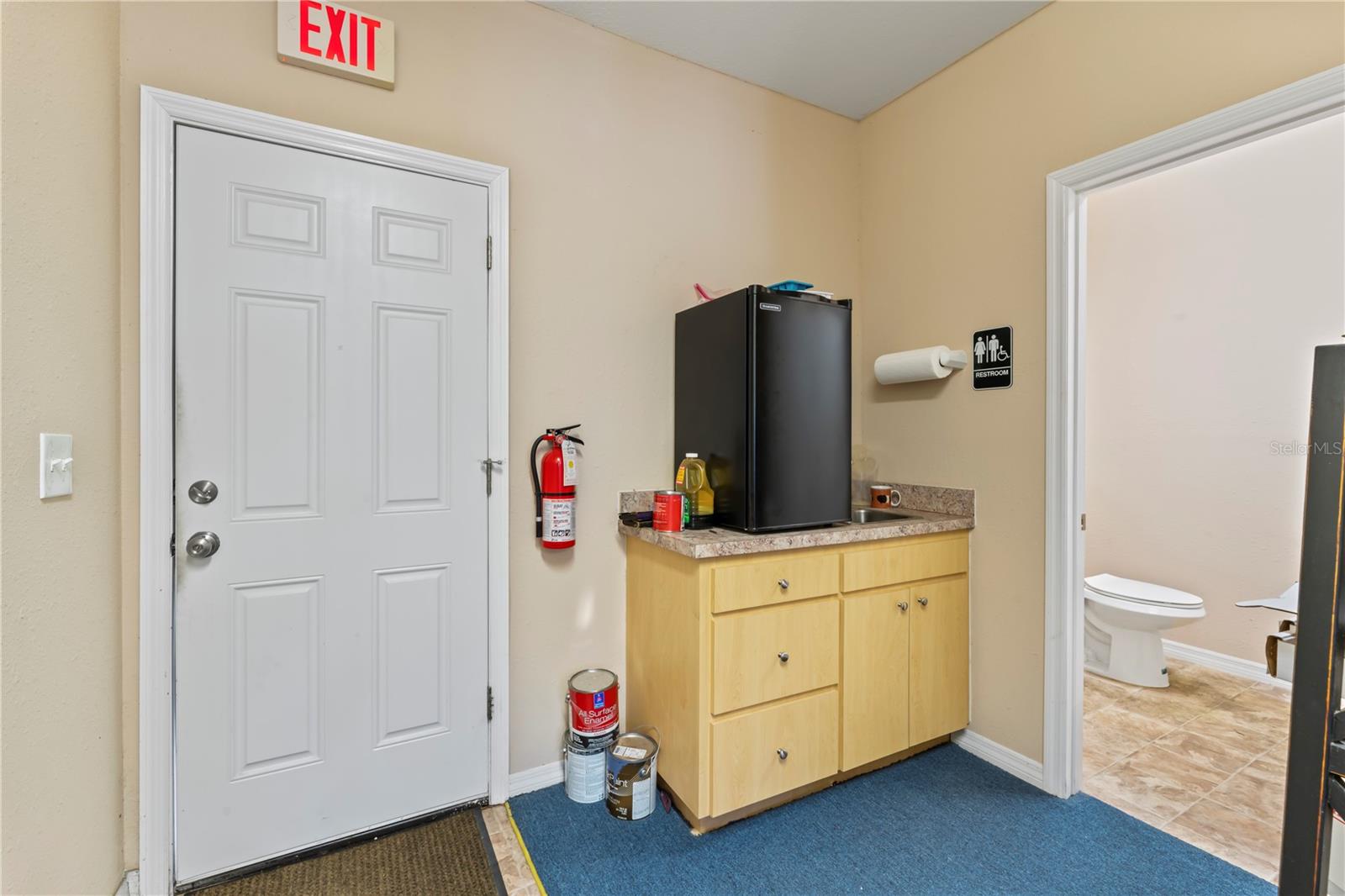 Listing photo id 10 for 514 Limona Road