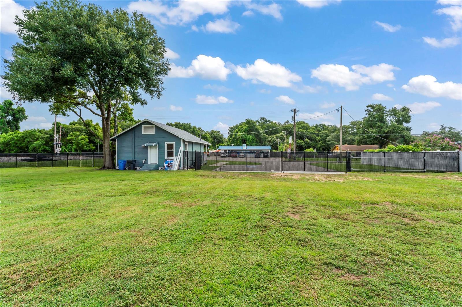 Listing photo id 13 for 514 Limona Road