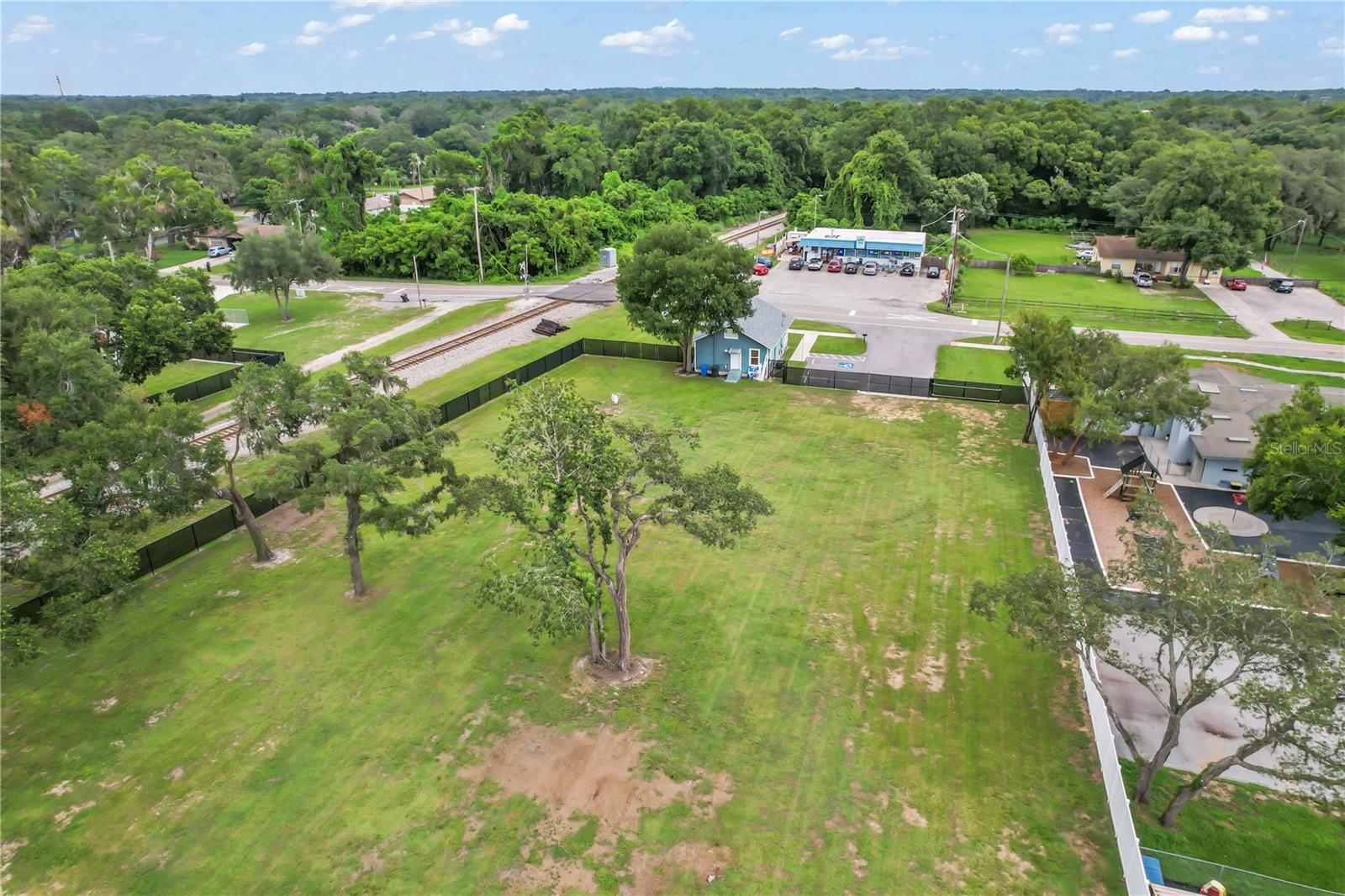 Listing photo id 14 for 514 Limona Road